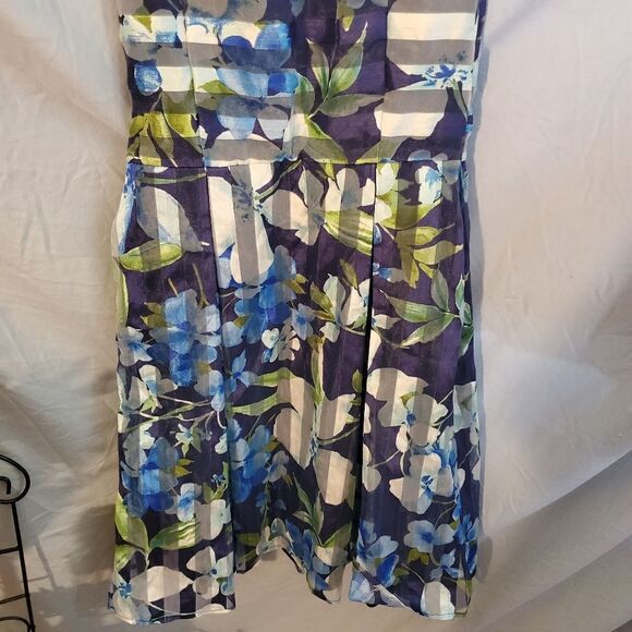 Sandra Darren Fit and Flare dress size 6 - Picture 14 of 14